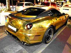 gold ferrari