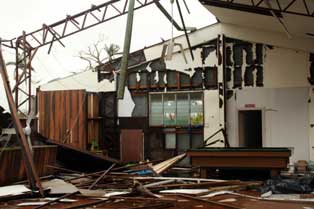 school damaged by cyclone larry